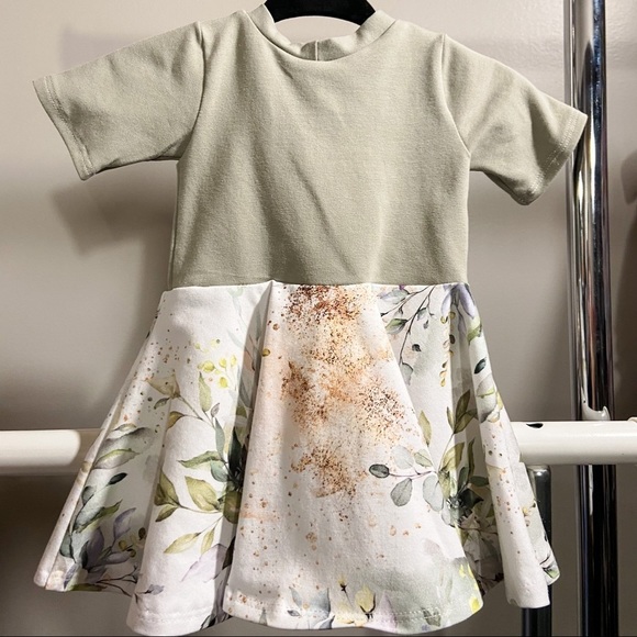 Leafy Pattern and Green Baby Dress - Picture 2 of 2